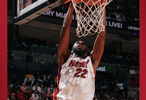 0.4秒空接絕殺！威金斯23分，鮑威爾33分，米切爾空砍28分15板8助