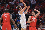 拉鋸戰(zhàn)！火箭一度落后14分：杜蘭特15分苦撐，探花秀連續(xù)爆發(fā)