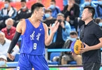 男籃全運(yùn)最悲壯一幕！遼籃小將拄拐杖參賽：登場(chǎng)砍2分成溫馨一幕！